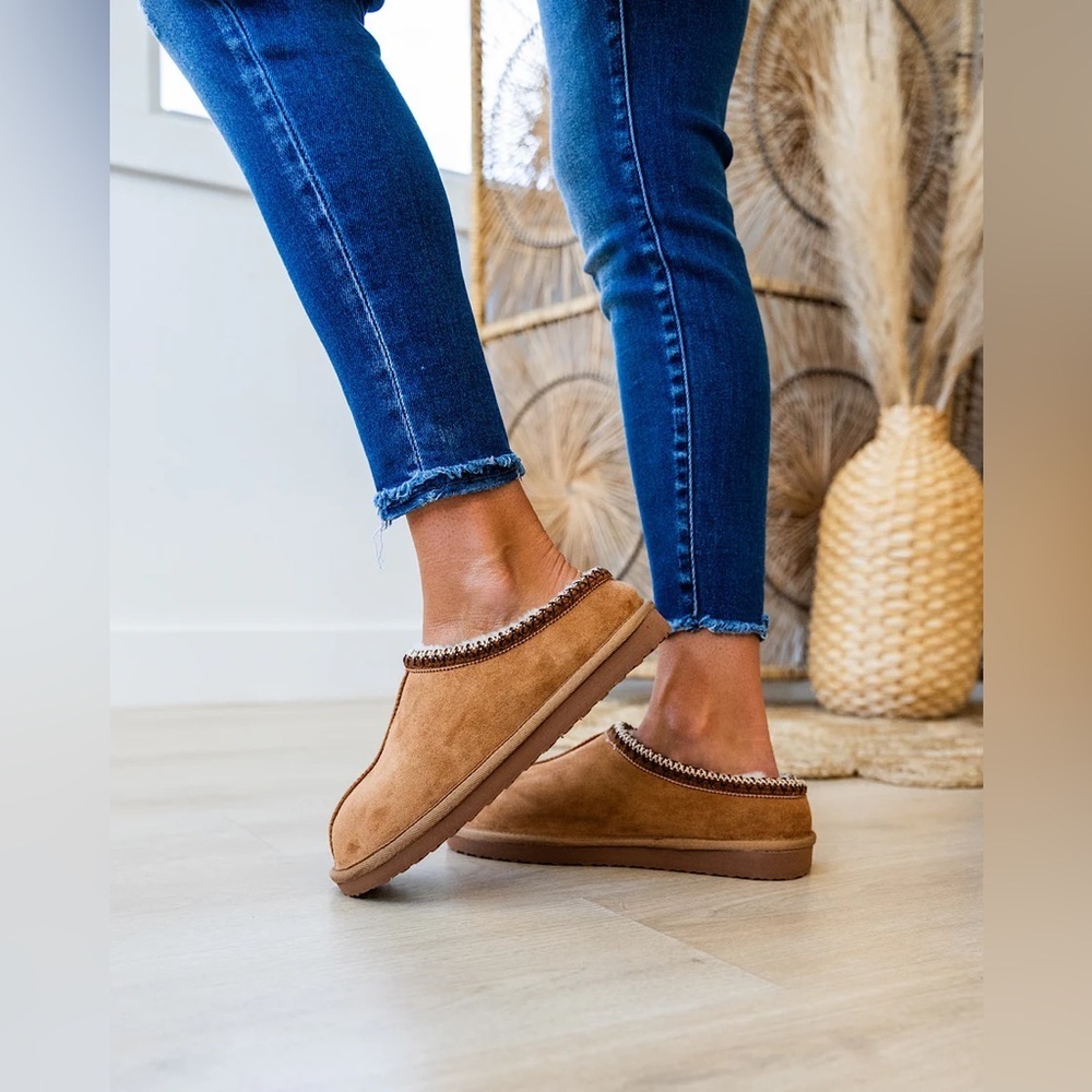 NIB Brand New Very G Sparks Tan Fur Vegan Suede Slip On Slides Shoes Slippers - Picture 4 of 11